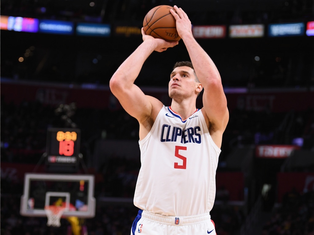 祖巴茨上半场完美发挥，13+10+3高效统治内线